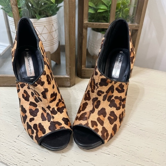 BCBGMAXAZRIA Darien Peep Toe Bootie High Heel Leopard Leather Women's sz 5.5 - Picture 3 of 10